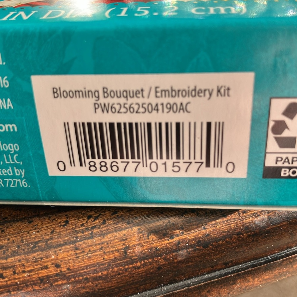 NWT. The Pioneer Woman Embroidery Kit - Picture 4 of 4
